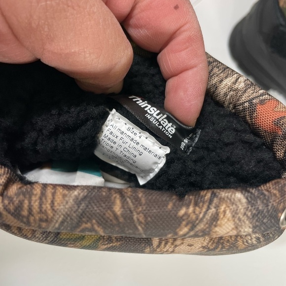 Kids snow boots size 4 - Picture 3 of 3